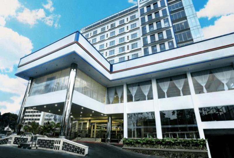 Grand Asrilia Hotel Бандунг Экстерьер фото