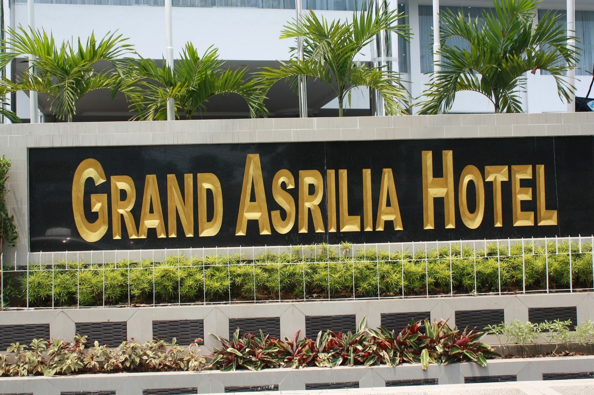 Grand Asrilia Hotel Бандунг Экстерьер фото