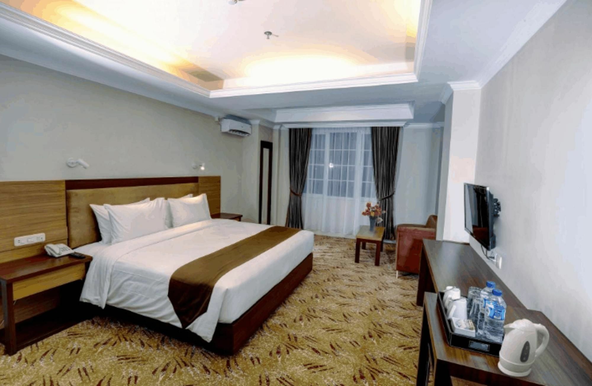 Grand Asrilia Hotel Бандунг Экстерьер фото