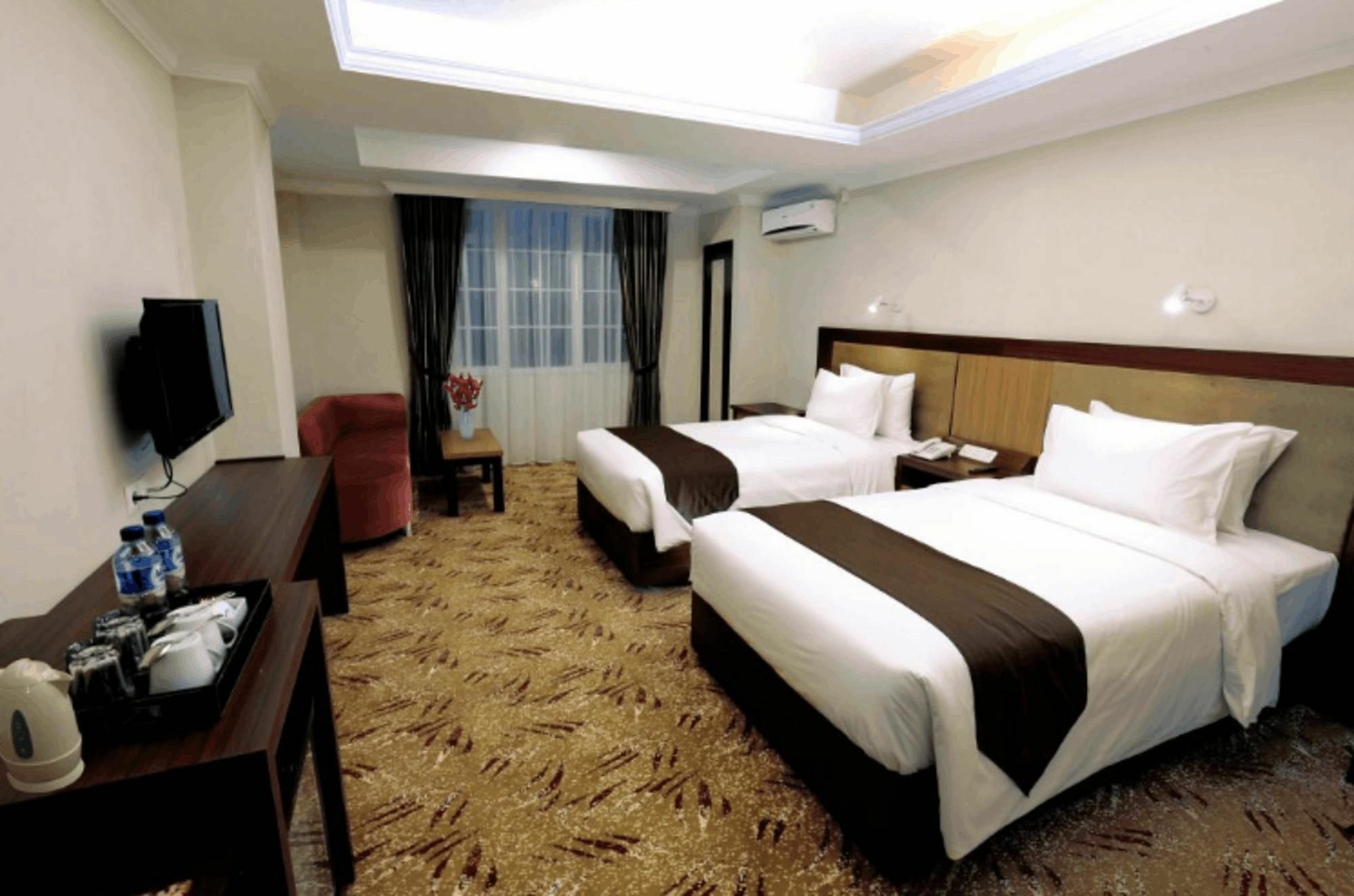 Grand Asrilia Hotel Бандунг Экстерьер фото