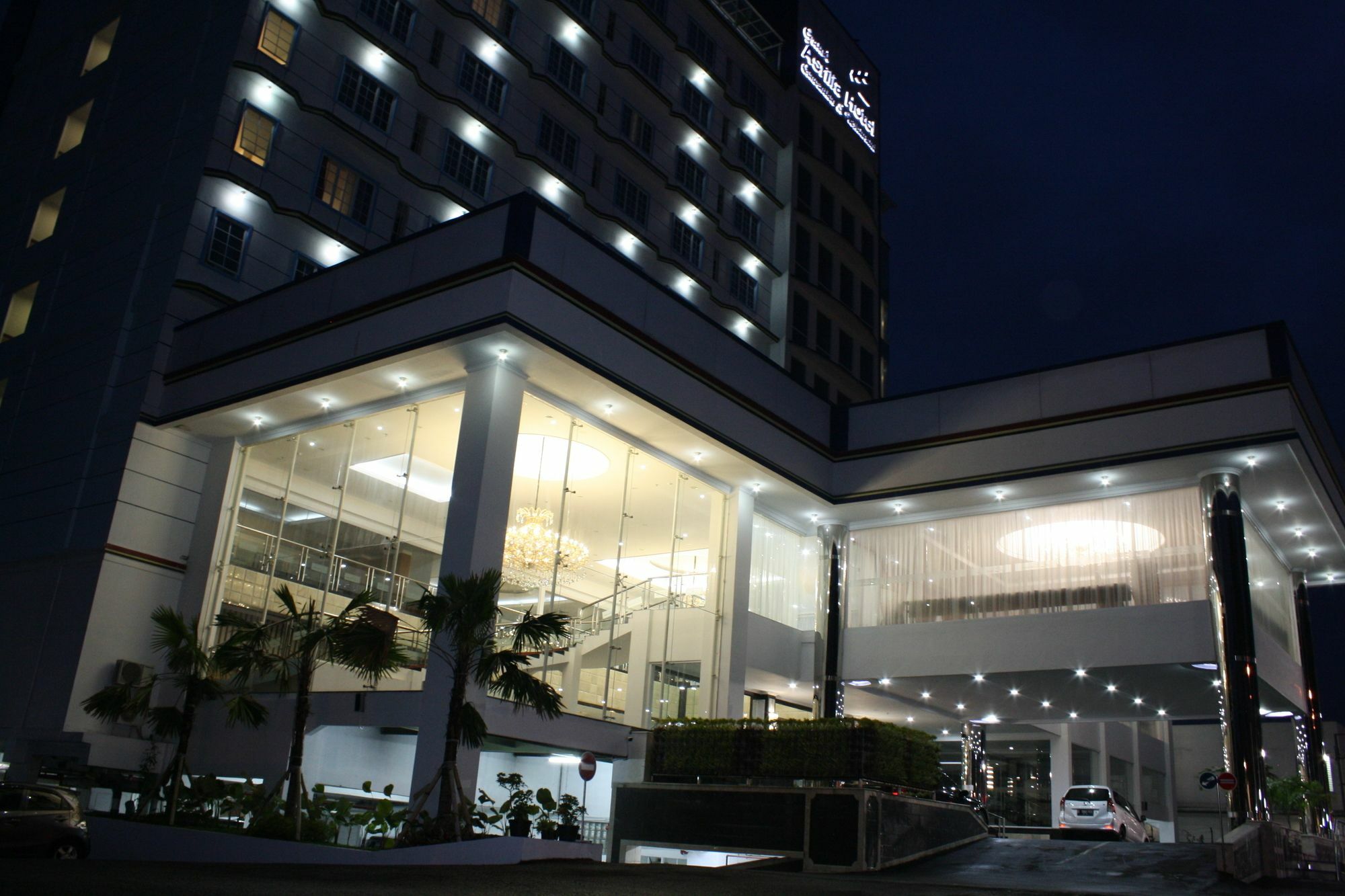 Grand Asrilia Hotel Бандунг Экстерьер фото